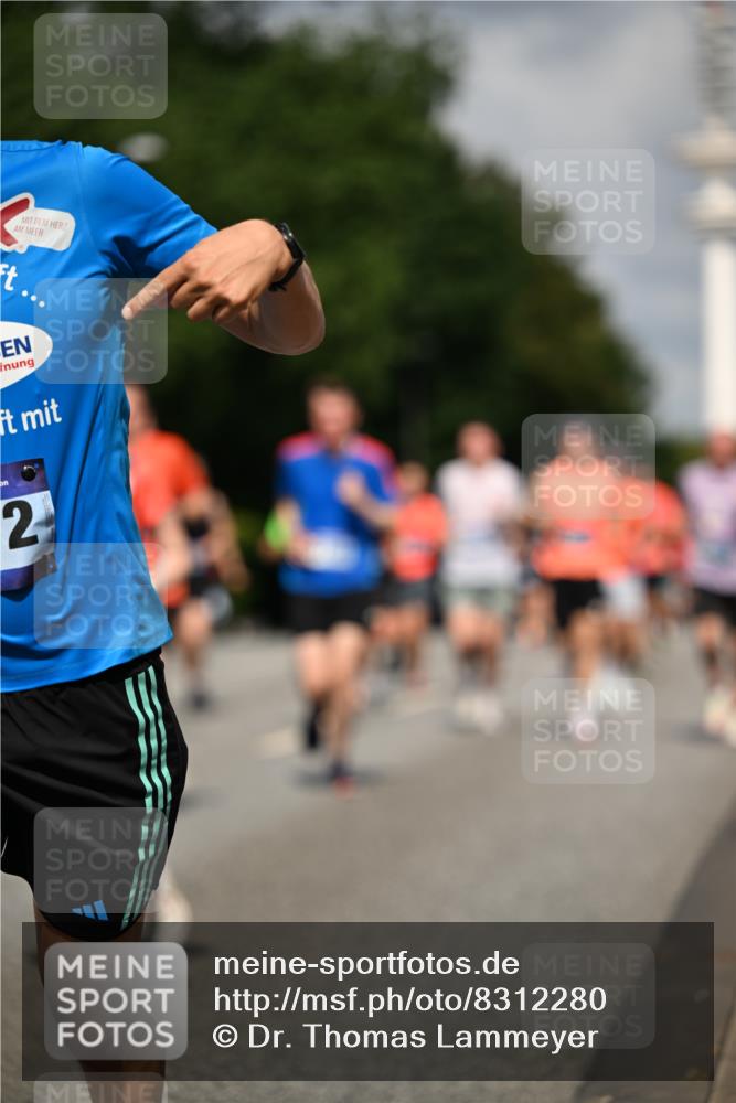 29.06.2025 - hella hamburg halbmarathon Dr. Thomas Lammeyer http://msf.ph/oto/8312280 29.06.2025 09:54:57 Kennedybrücke 1136, 1256, 1570, 1912, 1941, 1962, 2972, 3523, 3700, 3947, 4759, 4843, 4854, 4865, 5275, 5375, 5410, 6593, 6901, 7363, 7378, 7693, 7962, 8871, 9262, 9371, 9380, 9755, 9833, 9885, 10193, 10375, 10415, 10469, 11417 meine-sportfotos.de