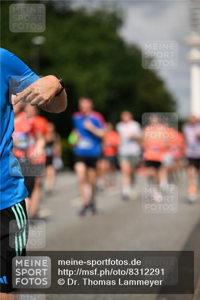 29.06.2025 - hella hamburg halbmarathon Dr. Thomas Lammeyer http://msf.ph/oto/8312291 29.06.2025 09:54:57 Kennedybrücke 1136, 1256, 1570, 1912, 1941, 1962, 2972, 3523, 3700, 3947, 4759, 4843, 4854, 4865, 5275, 5375, 5410, 6593, 6901, 7363, 7378, 7693, 7962, 8871, 9262, 9371, 9380, 9755, 9833, 9885, 10193, 10375, 10415, 10469, 11417 meine-sportfotos.de