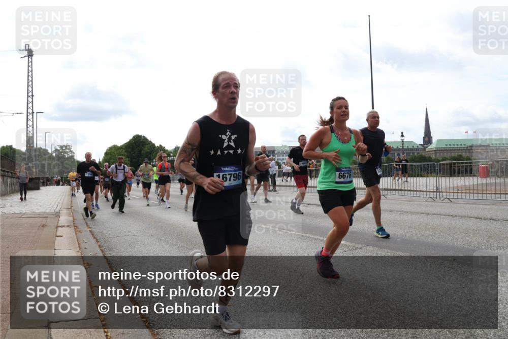 29.06.2025 - hella hamburg halbmarathon Lena Gebhardt http://msf.ph/oto/8312297 29.06.2025 10:22:03 Lombardsbrücke 1294, 16796, 1405, 6676, 1003, 1158, 1191, 1250, 1294, 1419, 1668, 1958, 1963, 2009, 2022, 2063, 2172, 2315, 2353, 2514, 2529, 2744, 3050, 3108, 3172, 3458, 3606, 3768, 3995, 4046, 4113, 4114, 4289, 4366, 4375, 4376, 4829, 4970, 5122, 5641, 5759, 5957, 6086, 6307, 6475, 6676, 6805, 6881, 6977, 7075, 7162, 7612, 7672, 8431, 8715, 8860, 8884, 8896, 8954, 8959, 9002, 9062, 9369 meine-sportfotos.de