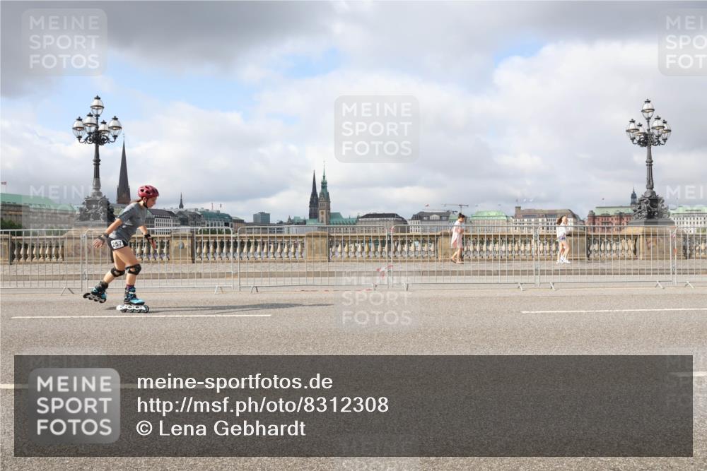 29.06.2025 - hella hamburg halbmarathon Lena Gebhardt http://msf.ph/oto/8312308 29.06.2025 09:07:08 Lombardsbrücke 257 meine-sportfotos.de