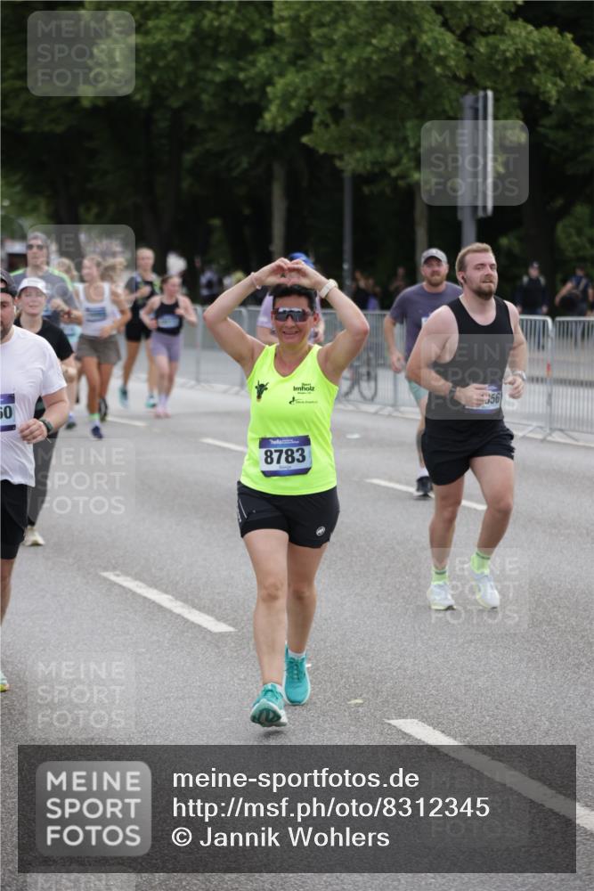 29.06.2025 - hella hamburg halbmarathon Jannik Wohlers http://msf.ph/oto/8312345 29.06.2025 10:38:34 Lombardsbrücke 1232, 1390, 1451, 2524, 2534, 3307, 3745, 3927, 4257, 4320, 4410, 4964, 6062, 6112, 6611, 7263, 7589, 8367, 8457, 8783, 9455, 9708, 9974, 9977, 10072, 10554, 10604, 10696, 11059, 12028, 12092, 12410, 12722, 13060, 13922, 14557, 14558, 14856, 16335, 16388, 16841, 16883, 17313, 18050, 18504 meine-sportfotos.de