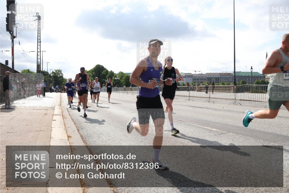 29.06.2025 - hella hamburg halbmarathon Lena Gebhardt http://msf.ph/oto/8312396 29.06.2025 09:47:14 Lombardsbrücke 6915, 64, 1002, 1053, 1396, 1407, 1411, 1577, 1910, 1959, 2121, 2228, 2563, 2774, 2836, 3005, 3783, 3790, 3935, 4246, 4740, 5193, 5660, 5961, 6032, 6305, 6473, 6915, 7080, 7466, 7622, 7831, 7867, 7972, 8323, 8366, 9171, 9376, 9508, 9519, 10477, 10771, 11055, 11370, 11806, 11898, 12137, 12204, 12704, 12899, 13148, 13199, 13493, 13494, 13729, 13771, 13972, 13991, 14069, 14385, 14459 meine-sportfotos.de