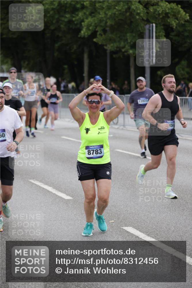 29.06.2025 - hella hamburg halbmarathon Jannik Wohlers http://msf.ph/oto/8312456 29.06.2025 10:38:35 Lombardsbrücke 1232, 1390, 1451, 2524, 2534, 3307, 3745, 3927, 4257, 4320, 4410, 4964, 6062, 6112, 6611, 7263, 7589, 8367, 8457, 8783, 9708, 9974, 9977, 10072, 10554, 10604, 10696, 11059, 12028, 12090, 12092, 12410, 12722, 13060, 13922, 14557, 14558, 14856, 16335, 16388, 16841, 16883, 17313, 18050, 18504 meine-sportfotos.de