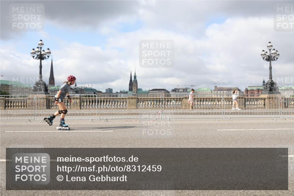 29.06.2025 - hella hamburg halbmarathon Lena Gebhardt http://msf.ph/oto/8312459 29.06.2025 09:07:08 Lombardsbrücke  meine-sportfotos.de