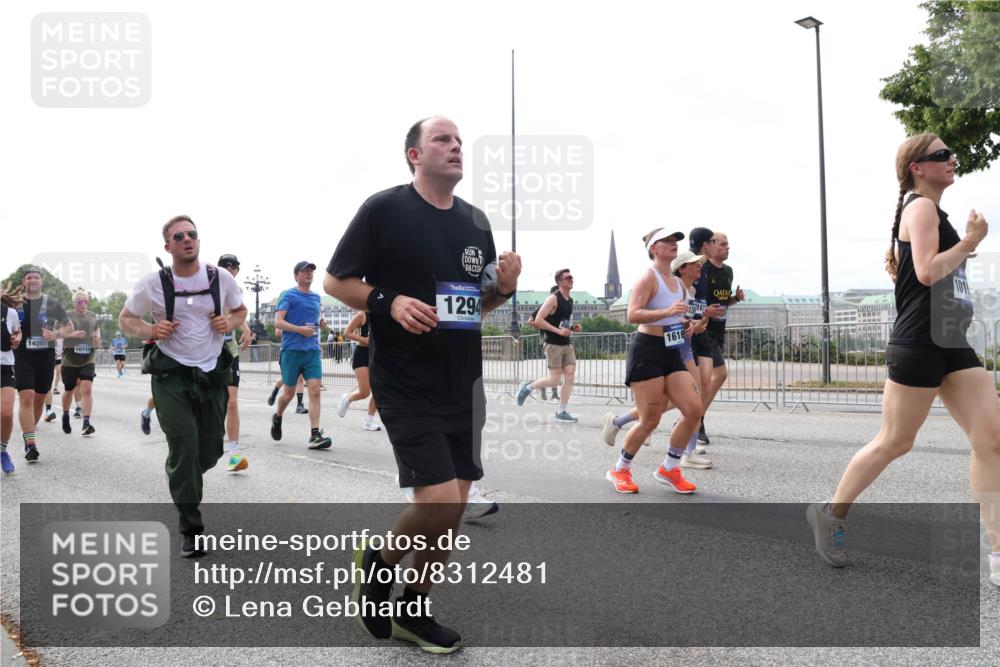 29.06.2025 - hella hamburg halbmarathon Lena Gebhardt http://msf.ph/oto/8312481 29.06.2025 10:22:07 Lombardsbrücke 14061, 10710, 1294, 167, 1616, 1003, 1158, 1187, 1191, 1250, 1294, 1419, 1598, 1668, 1958, 1963, 2009, 2022, 2063, 2172, 2315, 2351, 2353, 2514, 2529, 2744, 3050, 3108, 3172, 3458, 3606, 3768, 3910, 3946, 3995, 4046, 4113, 4114, 4131, 4289, 4366, 4375, 4376, 4556, 4559, 4829, 4970, 5079, 5641, 5838, 5957, 6030, 6048, 6049, 6086, 6303, 6307, 6475, 6676, 6805, 6820, 6881, 6977, 7075, 7162, 7612, 7672, 7794, 8431, 8715, 8855, 8860, 8884, 8954, 8959, 9002, 9062 meine-sportfotos.de