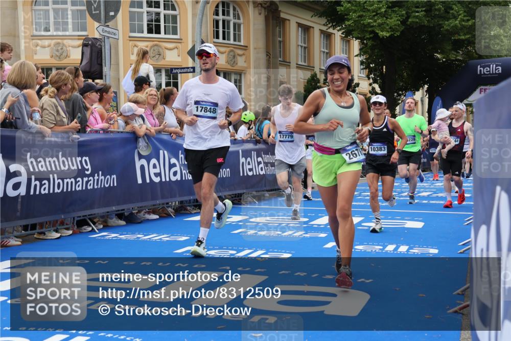 29.06.2025 - hella hamburg halbmarathon Strokosch-Dieckow http://msf.ph/oto/8312509 29.06.2025 10:57:17 Ziel 1387, 1877, 2417, 2676, 4167, 4940, 5926, 6272, 8585, 9450, 9577, 9727, 9884, 9934, 10383, 11590, 11612, 12014, 12590, 13664, 13750, 15110, 15229, 15664, 16625, 16830, 17160, 17660, 17779, 17848, 17993, 19184 meine-sportfotos.de