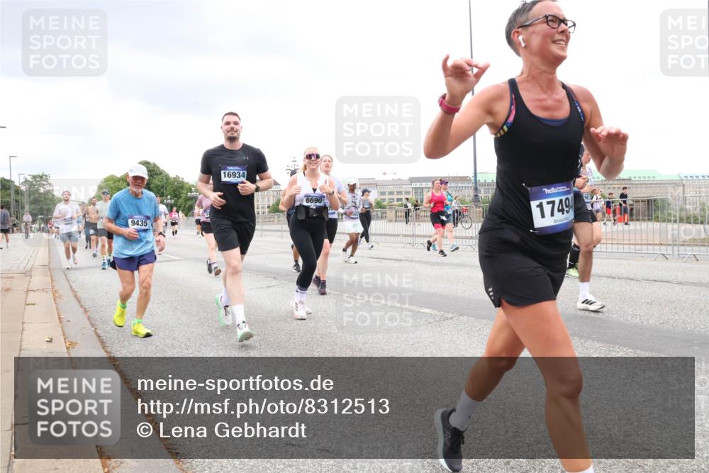 29.06.2025 - hella hamburg halbmarathon Lena Gebhardt http://msf.ph/oto/8312513 29.06.2025 10:56:35 Lombardsbrücke 9435, 16934, 6690, 1749, 1047, 1113, 1738, 2095, 2143, 2307, 2887, 2915, 2991, 3257, 3348, 3418, 3438, 3516, 3517, 3520, 3614, 3675, 3676, 3953, 3987, 4083, 4094, 4118, 4354, 4773, 5237, 5438, 5580, 5589, 5693, 5757, 5911, 5944, 6348, 6349, 6690, 6968, 7025, 7028, 7090, 7307, 7381, 7711, 8005, 8108, 8150, 8305, 8517, 8606, 8766, 8939, 8943, 9172, 9210, 9383, 9435, 9606, 9910, 9948, 9953, 10555, 10569, 10571, 10740, 10784, 10987 meine-sportfotos.de