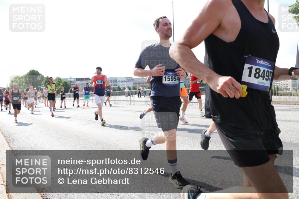 29.06.2025 - hella hamburg halbmarathon Lena Gebhardt http://msf.ph/oto/8312546 29.06.2025 09:59:52 Lombardsbrücke 14778, 1834, 15954, 1, 18495, 1006, 1125, 1264, 1334, 1366, 1595, 1642, 1834, 1914, 1955, 2099, 2348, 2364, 2391, 2432, 2447, 2582, 2584, 2630, 2676, 2677, 2910, 3181, 3279, 3668, 3836, 4013, 4231, 4426, 4632, 4772, 4796, 4837, 5015, 5134, 5277, 5341, 5465, 6174, 6201, 6202, 6414, 6415, 6462, 6581, 6587, 7833, 8330, 8520, 8542, 8652, 8846, 8929, 9142, 9488, 9903, 9907, 9984, 10020, 10031, 11039, 11568, 11844 meine-sportfotos.de