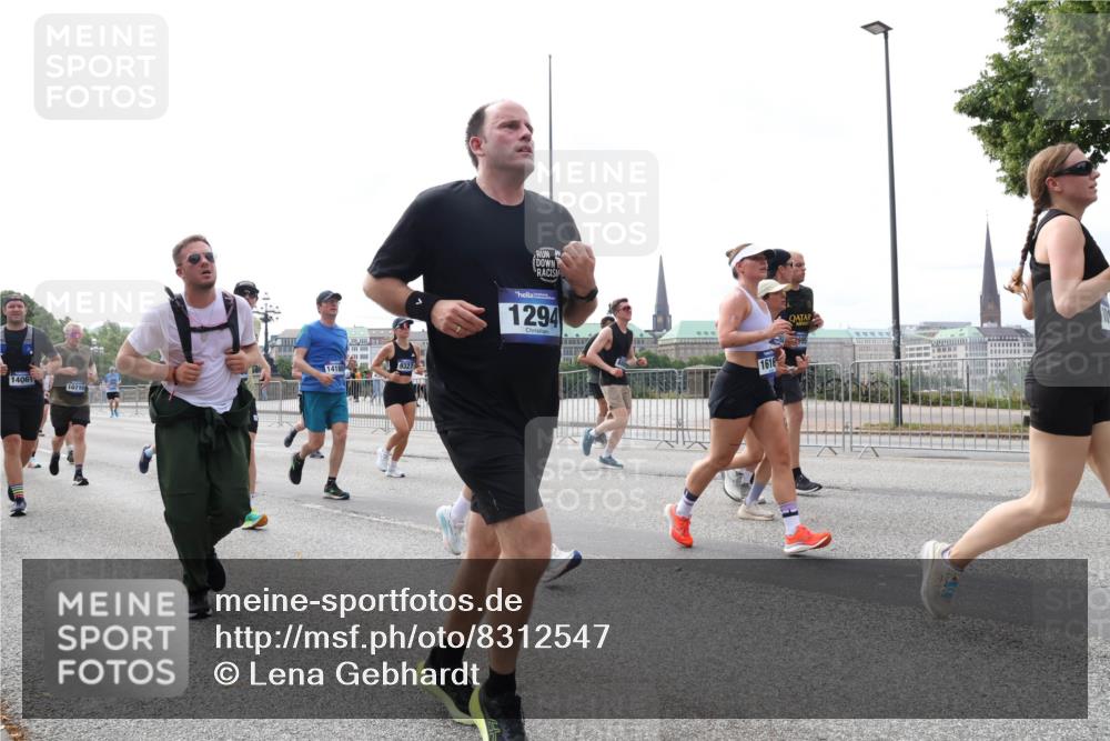 29.06.2025 - hella hamburg halbmarathon Lena Gebhardt http://msf.ph/oto/8312547 29.06.2025 10:22:07 Lombardsbrücke 14061, 10710, 14180, 9327, 1294, 1616, 1003, 1158, 1187, 1191, 1250, 1294, 1419, 1598, 1668, 1958, 1963, 2009, 2022, 2063, 2172, 2315, 2351, 2353, 2514, 2529, 2744, 3050, 3108, 3172, 3458, 3606, 3768, 3910, 3946, 3995, 4046, 4113, 4114, 4131, 4289, 4366, 4375, 4376, 4556, 4559, 4829, 4970, 5079, 5641, 5838, 5957, 6030, 6048, 6049, 6086, 6303, 6307, 6475, 6676, 6805, 6820, 6881, 6977, 7075, 7162, 7612, 7672, 7794, 8431, 8715, 8855, 8860, 8884, 8954, 8959, 9002, 9062 meine-sportfotos.de