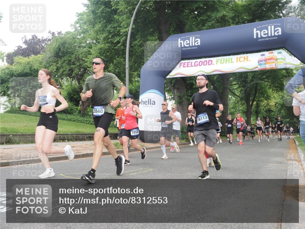 29.06.2025 - hella hamburg halbmarathon KatJ http://msf.ph/oto/8312553 29.06.2025 10:44:53 Zwischen KM18-KM19 1611, 2282, 2806, 2840, 2907, 6104, 6595, 7856 meine-sportfotos.de