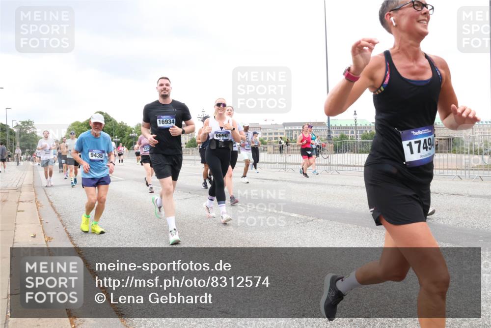 29.06.2025 - hella hamburg halbmarathon Lena Gebhardt http://msf.ph/oto/8312574 29.06.2025 10:56:35 Lombardsbrücke 9435, 16934, 6690, 1749, 1047, 1113, 1738, 2095, 2143, 2307, 2887, 2915, 2991, 3257, 3348, 3418, 3438, 3516, 3517, 3520, 3614, 3675, 3676, 3953, 3987, 4083, 4094, 4118, 4354, 4773, 5237, 5438, 5580, 5589, 5693, 5757, 5911, 5944, 6348, 6349, 6690, 6968, 7025, 7028, 7090, 7307, 7381, 7711, 8005, 8108, 8150, 8305, 8517, 8606, 8766, 8939, 8943, 9172, 9210, 9383, 9435, 9606, 9910, 9948, 9953, 10555, 10569, 10571, 10740, 10784, 10987 meine-sportfotos.de
