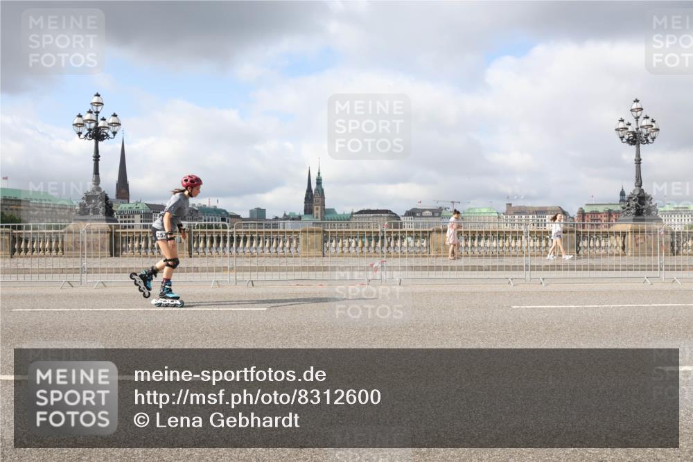 29.06.2025 - hella hamburg halbmarathon Lena Gebhardt http://msf.ph/oto/8312600 29.06.2025 09:07:08 Lombardsbrücke  meine-sportfotos.de