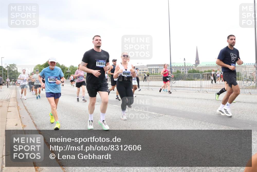 29.06.2025 - hella hamburg halbmarathon Lena Gebhardt http://msf.ph/oto/8312606 29.06.2025 10:56:36 Lombardsbrücke 9435, 1047, 5237, 16934, 6690, 1047, 1113, 1738, 2095, 2143, 2307, 2887, 2915, 2932, 2991, 3257, 3348, 3418, 3438, 3516, 3517, 3520, 3614, 3675, 3676, 3953, 3987, 4083, 4094, 4118, 4773, 5237, 5438, 5580, 5589, 5693, 5757, 5911, 5944, 6348, 6349, 6690, 6968, 7025, 7028, 7090, 7307, 7381, 7711, 8005, 8108, 8150, 8517, 8606, 8766, 8939, 8943, 9172, 9210, 9383, 9435, 9606, 9910, 9948, 9953, 10555, 10569, 10571, 10740, 10784, 10987 meine-sportfotos.de
