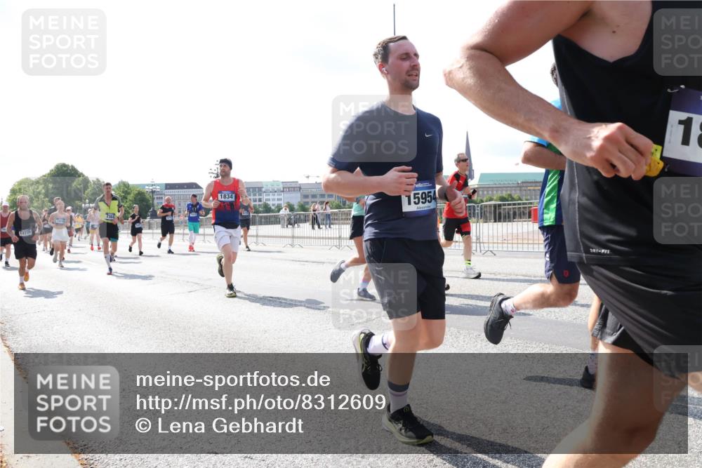 29.06.2025 - hella hamburg halbmarathon Lena Gebhardt http://msf.ph/oto/8312609 29.06.2025 09:59:52 Lombardsbrücke 14778, 2364, 1834, 15954, 18, 1006, 1125, 1264, 1334, 1366, 1595, 1642, 1834, 1914, 1955, 2099, 2348, 2364, 2391, 2432, 2447, 2582, 2584, 2630, 2676, 2677, 2910, 3181, 3279, 3668, 3836, 4013, 4231, 4426, 4632, 4772, 4796, 4837, 5015, 5134, 5277, 5341, 5465, 6174, 6201, 6202, 6414, 6415, 6462, 6581, 6587, 7833, 8330, 8520, 8542, 8652, 8846, 8929, 9142, 9488, 9903, 9907, 9984, 10020, 10031, 11039, 11568, 11844 meine-sportfotos.de