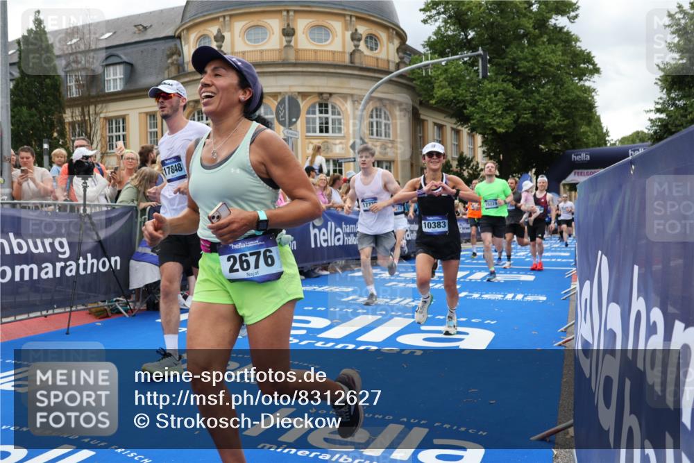 29.06.2025 - hella hamburg halbmarathon Strokosch-Dieckow http://msf.ph/oto/8312627 29.06.2025 10:57:18 Ziel 1387, 1877, 2417, 2676, 4167, 4940, 5926, 6272, 8585, 9450, 9577, 9727, 9884, 9934, 10383, 11590, 11612, 12014, 12590, 13394, 13664, 13750, 15110, 15229, 15664, 16625, 16830, 17160, 17660, 17779, 17828, 17848, 17993, 19184 meine-sportfotos.de