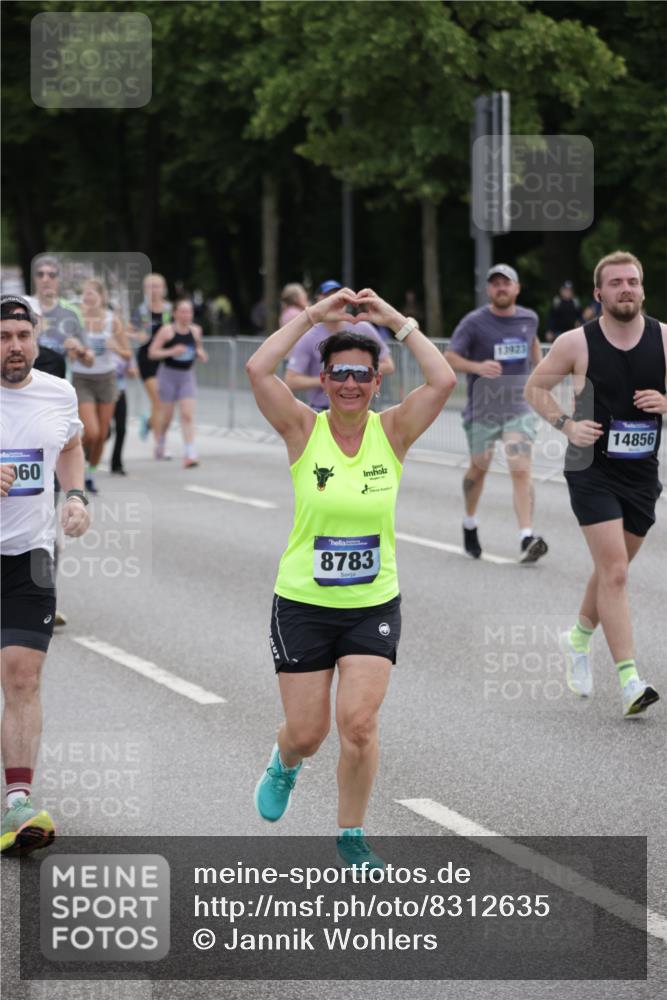 29.06.2025 - hella hamburg halbmarathon Jannik Wohlers http://msf.ph/oto/8312635 29.06.2025 10:38:35 Lombardsbrücke 1232, 1390, 1451, 2524, 2534, 3307, 3745, 3927, 4257, 4320, 4410, 4964, 6062, 6112, 6611, 7263, 7589, 8367, 8457, 8783, 9708, 9974, 9977, 10072, 10554, 10604, 10696, 11059, 12028, 12090, 12092, 12410, 12722, 13060, 13922, 14557, 14558, 14856, 16335, 16388, 16841, 16883, 17313, 18050, 18504 meine-sportfotos.de