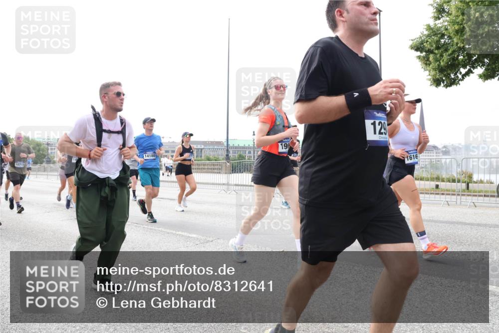 29.06.2025 - hella hamburg halbmarathon Lena Gebhardt http://msf.ph/oto/8312641 29.06.2025 10:22:07 Lombardsbrücke 14180, 10710, 19, 129, 1616, 1003, 1158, 1187, 1191, 1250, 1294, 1419, 1598, 1668, 1958, 1963, 2009, 2022, 2063, 2172, 2315, 2351, 2353, 2514, 2529, 2744, 3050, 3108, 3172, 3458, 3606, 3768, 3910, 3946, 3995, 4046, 4113, 4114, 4131, 4289, 4366, 4375, 4376, 4556, 4559, 4829, 4970, 5079, 5641, 5838, 5957, 6030, 6048, 6049, 6086, 6303, 6307, 6475, 6676, 6805, 6820, 6881, 6977, 7075, 7162, 7612, 7672, 7794, 8431, 8715, 8855, 8860, 8884, 8954, 8959, 9002, 9062 meine-sportfotos.de