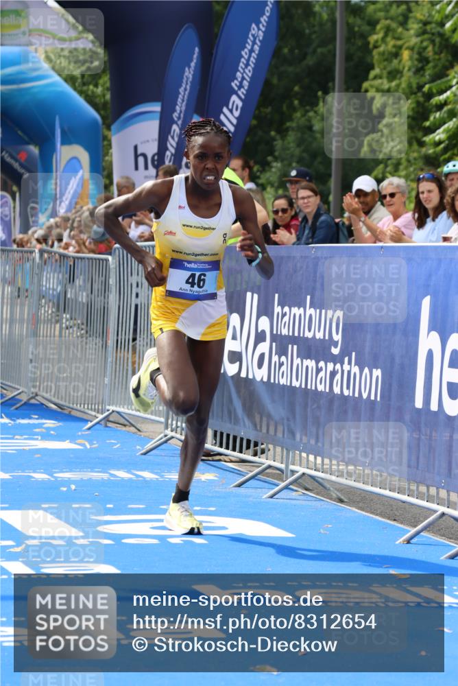 29.06.2025 - hella hamburg halbmarathon Strokosch-Dieckow http://msf.ph/oto/8312654 29.06.2025 10:11:06 Ziel 46 meine-sportfotos.de