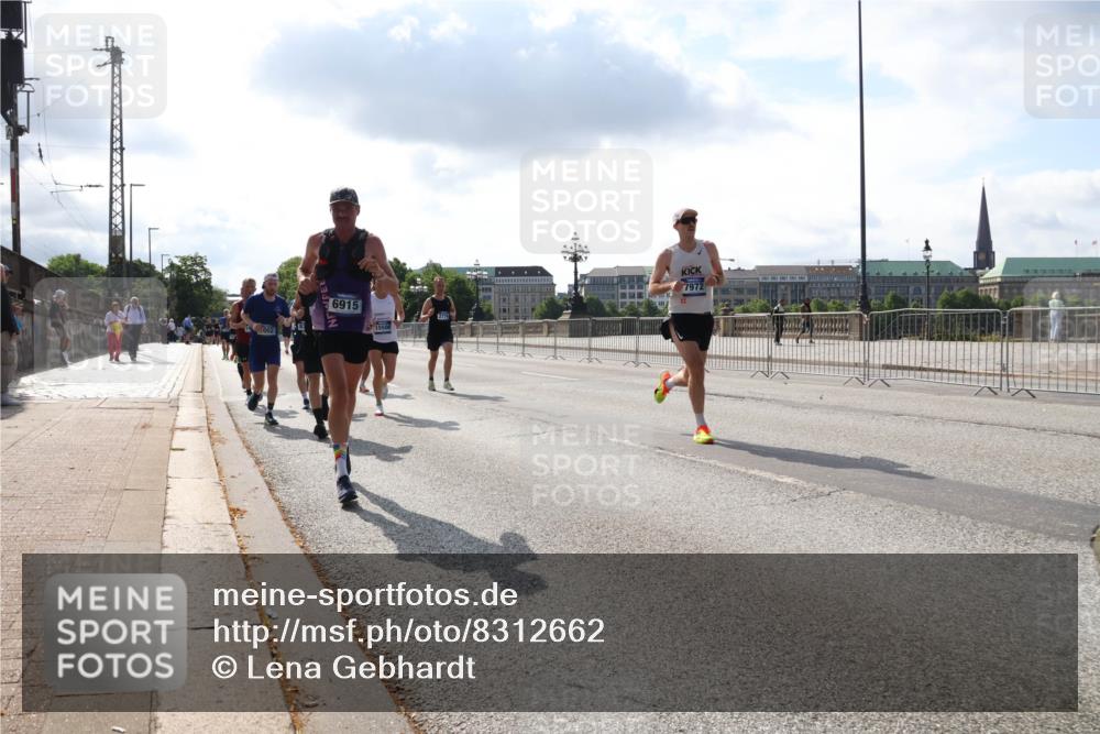 29.06.2025 - hella hamburg halbmarathon Lena Gebhardt http://msf.ph/oto/8312662 29.06.2025 09:47:15 Lombardsbrücke 6915, 15500, 7972, 1002, 1053, 1396, 1407, 1411, 1577, 1910, 1959, 2121, 2228, 2563, 2774, 2836, 3005, 3783, 3790, 3935, 4246, 4740, 5193, 5660, 5961, 6032, 6305, 6473, 6915, 7080, 7466, 7622, 7831, 7867, 7972, 8323, 8366, 9171, 9376, 9508, 9519, 10477, 10771, 11055, 11370, 11806, 11898, 12137, 12204, 12704, 12899, 13148, 13199, 13493, 13494, 13729, 13771, 13972, 13991, 14069, 14385, 14459 meine-sportfotos.de
