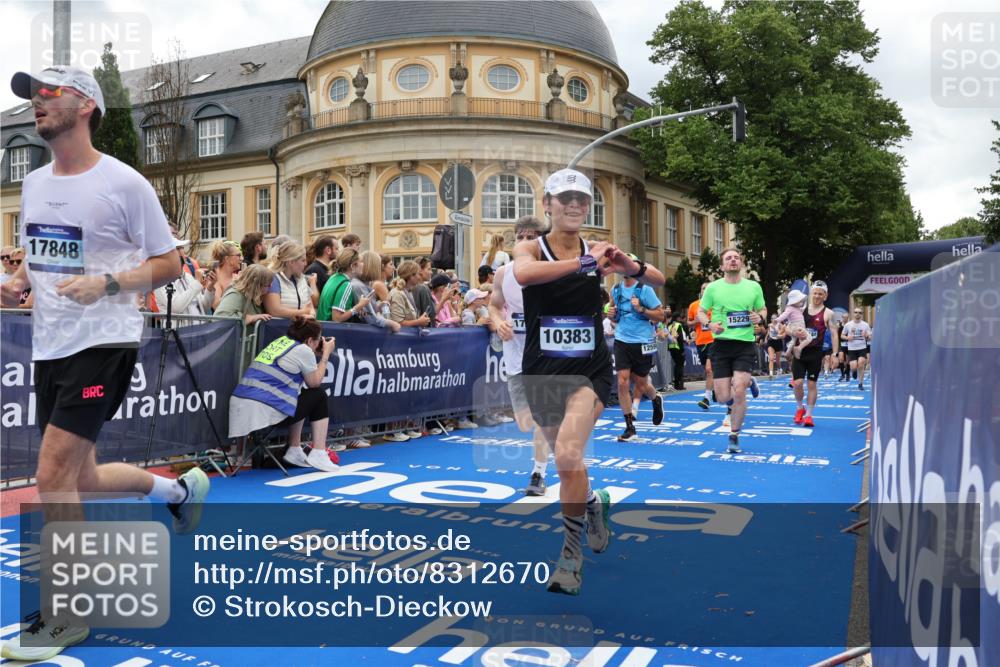 29.06.2025 - hella hamburg halbmarathon Strokosch-Dieckow http://msf.ph/oto/8312670 29.06.2025 10:57:19 Ziel 1877, 2417, 2676, 4940, 5926, 6272, 6281, 6302, 8585, 9450, 9577, 9727, 9934, 10383, 11590, 12014, 12590, 13394, 13664, 13750, 15110, 15229, 15664, 15695, 16625, 16830, 17160, 17660, 17779, 17828, 17848, 17993, 19184 meine-sportfotos.de