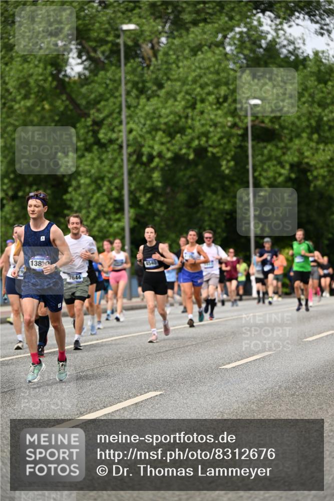 29.06.2025 - hella hamburg halbmarathon Dr. Thomas Lammeyer http://msf.ph/oto/8312676 29.06.2025 10:38:37 Kennedybrücke 1025, 1705, 1787, 2376, 2496, 2510, 2511, 2801, 3145, 3420, 3829, 4479, 4540, 4942, 5609, 6034, 6105, 6109, 6574, 6718, 6727, 6843, 7324, 7329, 7644, 8021, 8202, 8282, 8589, 8965, 9094, 9379, 9448, 9514, 10007, 10674, 11122, 11245, 11432 meine-sportfotos.de