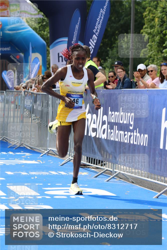 29.06.2025 - hella hamburg halbmarathon Strokosch-Dieckow http://msf.ph/oto/8312717 29.06.2025 10:11:06 Ziel 46 meine-sportfotos.de