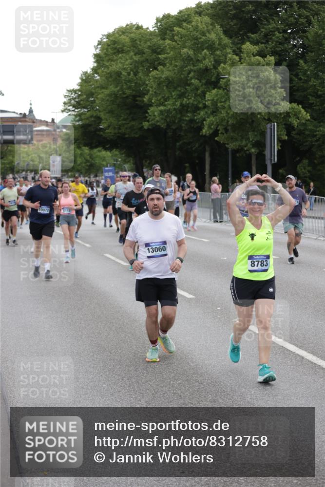 29.06.2025 - hella hamburg halbmarathon Jannik Wohlers http://msf.ph/oto/8312758 29.06.2025 10:38:35 Lombardsbrücke 1232, 1390, 1451, 2524, 2534, 3307, 3745, 3927, 4257, 4320, 4410, 4964, 6062, 6112, 6611, 7263, 7589, 8367, 8457, 8783, 9708, 9974, 9977, 10072, 10554, 10604, 10696, 11059, 12028, 12090, 12092, 12410, 12722, 13060, 13922, 14557, 14558, 14856, 16335, 16388, 16841, 16883, 17313, 18050, 18504 meine-sportfotos.de