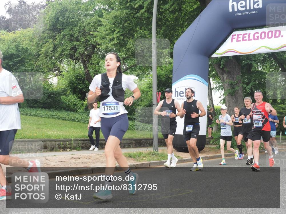29.06.2025 - hella hamburg halbmarathon KatJ http://msf.ph/oto/8312795 29.06.2025 10:44:55 Zwischen KM18-KM19 2282, 2806, 2840, 2907, 5341, 6104, 6595, 7856 meine-sportfotos.de