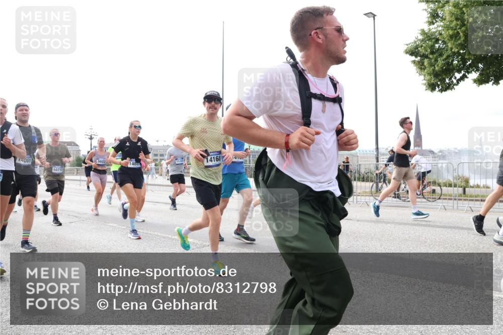 29.06.2025 - hella hamburg halbmarathon Lena Gebhardt http://msf.ph/oto/8312798 29.06.2025 10:22:08 Lombardsbrücke 14061, 10710, 9807, 788, 140, 15324, 14168, 1003, 1158, 1187, 1191, 1250, 1294, 1419, 1598, 1668, 1958, 1963, 2009, 2022, 2063, 2172, 2315, 2351, 2353, 2514, 2529, 2744, 3050, 3108, 3172, 3458, 3606, 3768, 3910, 3946, 3995, 4046, 4113, 4114, 4131, 4289, 4366, 4375, 4376, 4556, 4559, 4829, 4970, 5079, 5641, 5838, 6030, 6048, 6049, 6303, 6307, 6347, 6475, 6676, 6805, 6820, 6881, 6977, 7075, 7162, 7612, 7672, 7794, 8431, 8715, 8855, 8860, 8884, 8954, 8959, 9002, 9062 meine-sportfotos.de