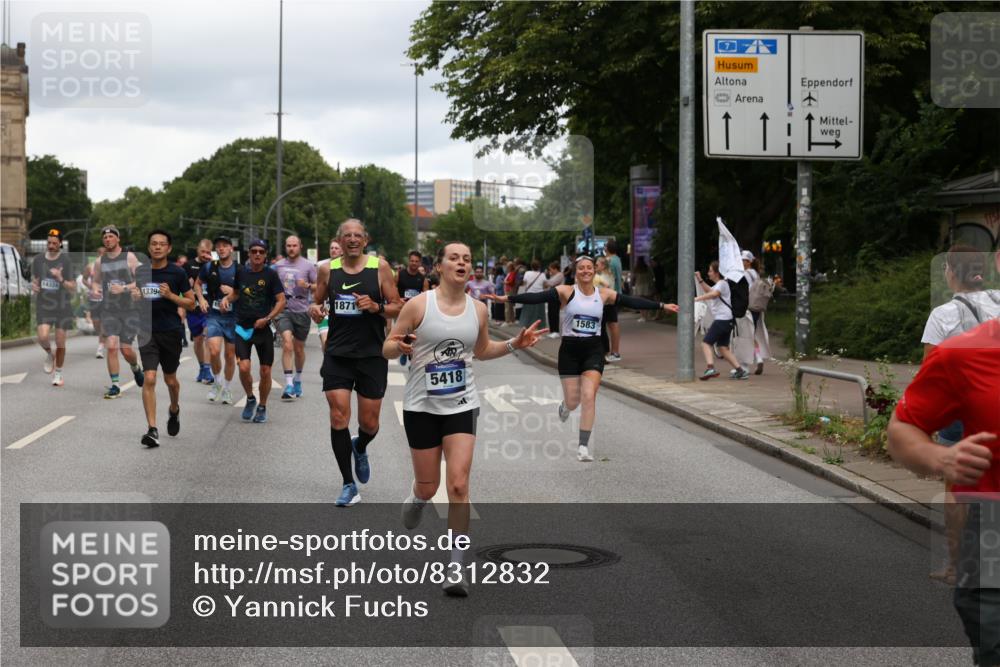 29.06.2025 - hella hamburg halbmarathon Yannick Fuchs http://msf.ph/oto/8312832 29.06.2025 10:50:40 20KM 1485, 1583, 1955, 2034, 2083, 2741, 3413, 3836, 4152, 4940, 5033, 5418, 5492, 5570, 6399, 6416, 6835, 7716, 8393, 8542, 8652, 8669, 8825, 9488, 9727, 9820, 9884, 9907, 9934, 10133, 10212, 11083, 11212, 11612, 12014, 12348, 12440, 12523, 12590, 12712, 13394, 13666, 13750, 14139, 14408, 14588, 14678, 15097, 15407, 15431, 15695, 15712, 16113, 16121, 16257, 16261, 16470, 16634, 16679, 17268, 17617, 18208, 18652, 18719, 18899, 19091, 19184 meine-sportfotos.de