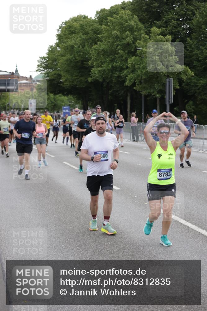 29.06.2025 - hella hamburg halbmarathon Jannik Wohlers http://msf.ph/oto/8312835 29.06.2025 10:38:36 Lombardsbrücke 1232, 1390, 1451, 2524, 2534, 2571, 2998, 3307, 3745, 4257, 4320, 4410, 4964, 6062, 6112, 6611, 7263, 7589, 7815, 8457, 8783, 9708, 9974, 9977, 10072, 10315, 10554, 10604, 10696, 11059, 12028, 12090, 12092, 12410, 12722, 12745, 13060, 13922, 14557, 14558, 14856, 16335, 16388, 16841, 16883, 17313, 18504 meine-sportfotos.de