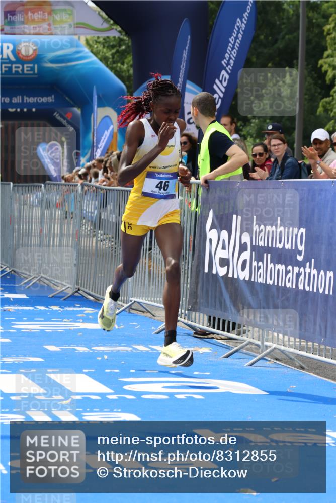 29.06.2025 - hella hamburg halbmarathon Strokosch-Dieckow http://msf.ph/oto/8312855 29.06.2025 10:11:06 Ziel 46 meine-sportfotos.de