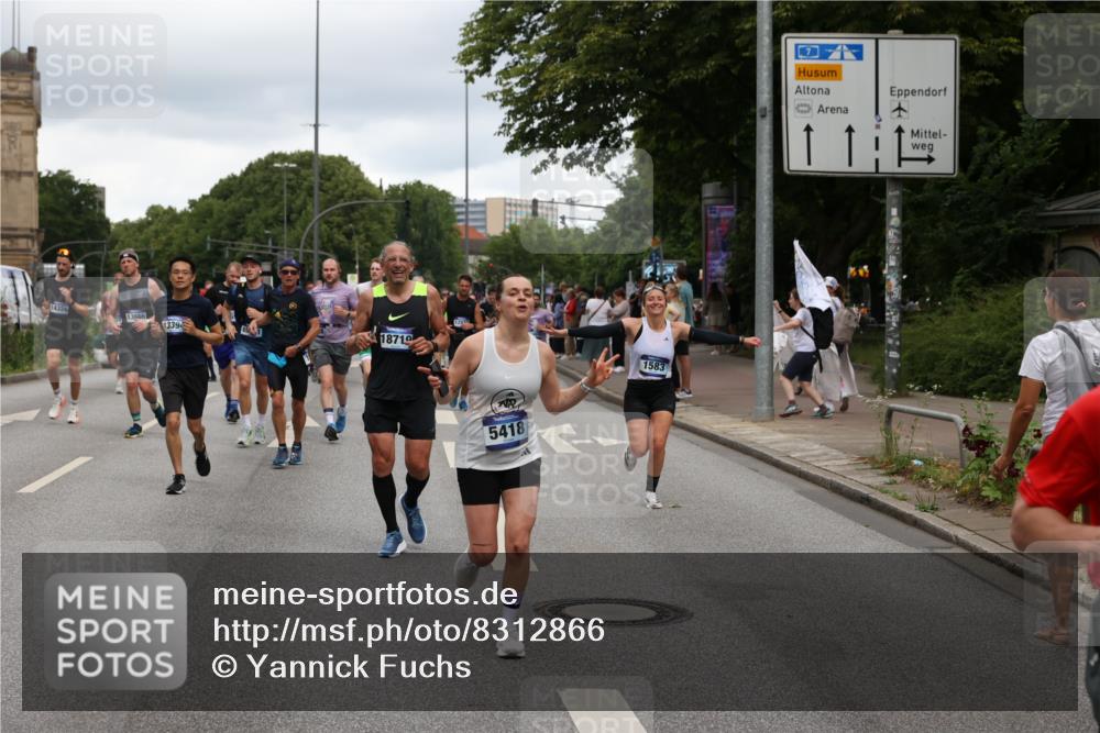 29.06.2025 - hella hamburg halbmarathon Yannick Fuchs http://msf.ph/oto/8312866 29.06.2025 10:50:40 20KM 1485, 1583, 1955, 2034, 2083, 2741, 3413, 3836, 4152, 4940, 5033, 5418, 5492, 5570, 6399, 6416, 6835, 7716, 8393, 8542, 8652, 8669, 8825, 9488, 9727, 9820, 9884, 9907, 9934, 10133, 10212, 11083, 11212, 11612, 12014, 12348, 12440, 12523, 12590, 12712, 13394, 13666, 13750, 14139, 14408, 14588, 14678, 15097, 15407, 15431, 15695, 15712, 16113, 16121, 16257, 16261, 16470, 16634, 16679, 17268, 17617, 18208, 18652, 18719, 18899, 19091, 19184 meine-sportfotos.de