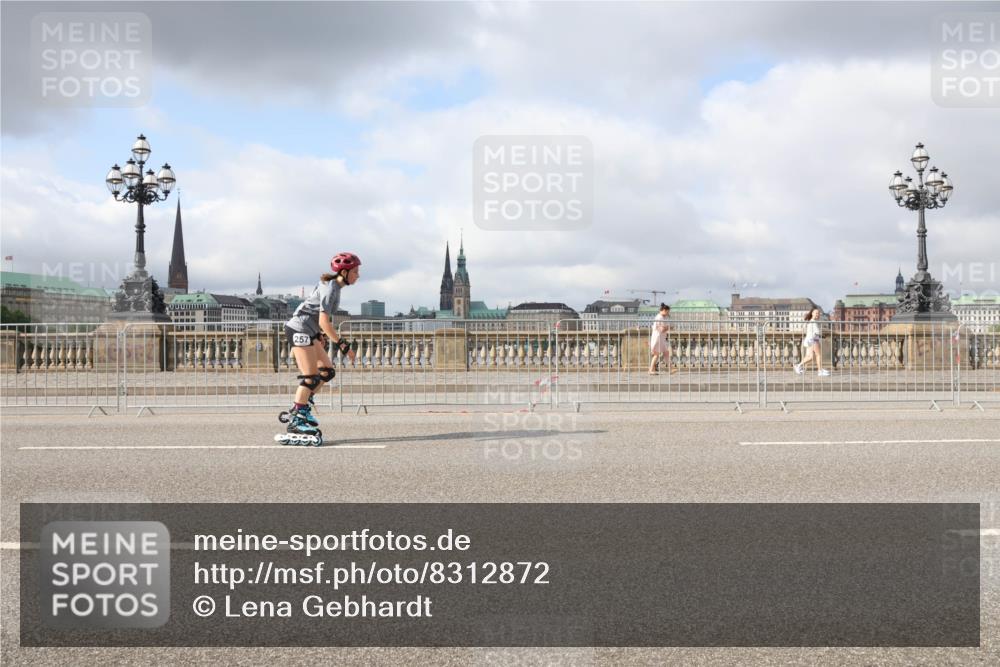 29.06.2025 - hella hamburg halbmarathon Lena Gebhardt http://msf.ph/oto/8312872 29.06.2025 09:07:08 Lombardsbrücke 292 meine-sportfotos.de