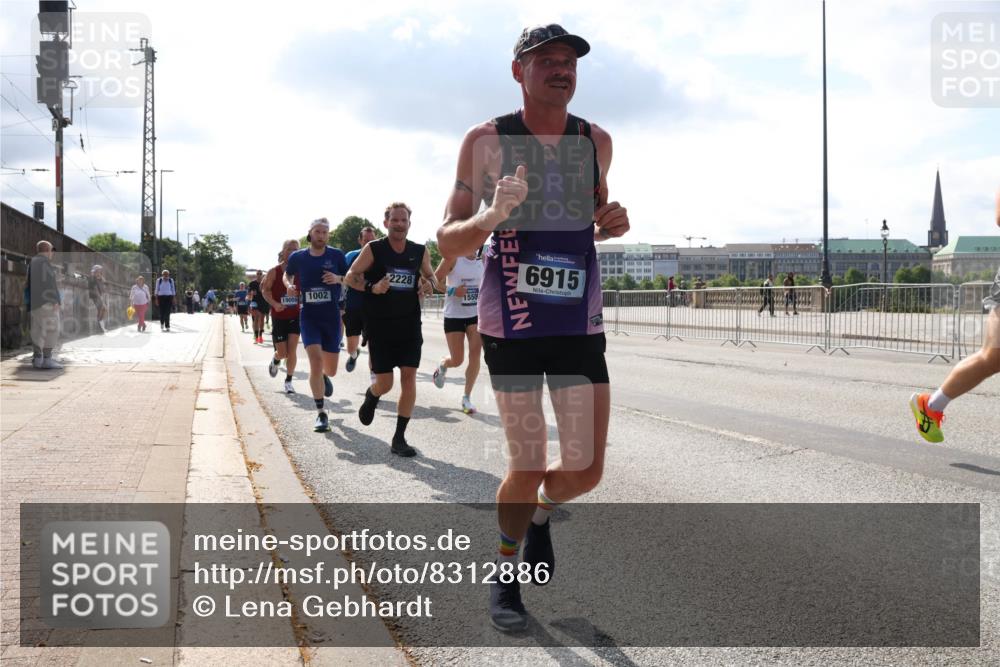 29.06.2025 - hella hamburg halbmarathon Lena Gebhardt http://msf.ph/oto/8312886 29.06.2025 09:47:16 Lombardsbrücke 19059, 1002, 2228, 1550, 6915, 1002, 1053, 1396, 1407, 1411, 1577, 1910, 1959, 2121, 2228, 2563, 2774, 2836, 3005, 3783, 3790, 3935, 4246, 4740, 5193, 5660, 5961, 6032, 6305, 6473, 6915, 7080, 7466, 7622, 7831, 7867, 7972, 8323, 8366, 9171, 9376, 9508, 9519, 10477, 10771, 11055, 11370, 11806, 11898, 12137, 12204, 12704, 12899, 13029, 13148, 13199, 13493, 13494, 13729, 13771, 13972, 13991, 14069, 14385, 14459 meine-sportfotos.de