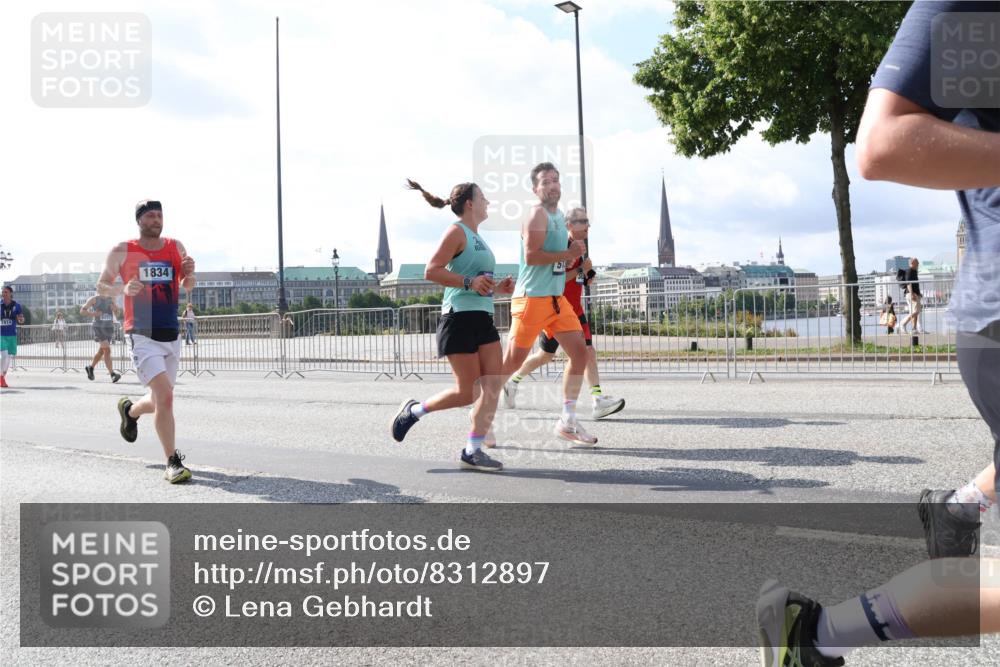 29.06.2025 - hella hamburg halbmarathon Lena Gebhardt http://msf.ph/oto/8312897 29.06.2025 09:59:53 Lombardsbrücke 1834, 51, 1006, 1125, 1264, 1334, 1366, 1595, 1642, 1834, 1914, 1955, 2099, 2159, 2348, 2364, 2391, 2432, 2447, 2582, 2584, 2630, 2676, 2677, 2910, 3181, 3279, 3668, 3836, 4013, 4231, 4426, 4632, 4772, 4796, 4837, 5015, 5134, 5277, 5341, 5465, 6174, 6201, 6202, 6414, 6415, 6462, 6581, 6587, 8330, 8520, 8542, 8652, 8846, 8929, 9142, 9488, 9903, 9907, 9984, 10020, 10031, 11039, 11568, 11844 meine-sportfotos.de