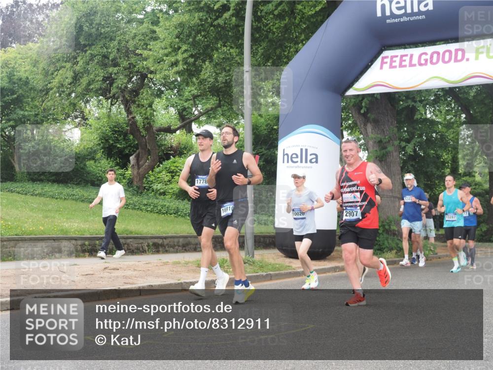 29.06.2025 - hella hamburg halbmarathon KatJ http://msf.ph/oto/8312911 29.06.2025 10:44:56 Zwischen KM18-KM19 2282, 2806, 2840, 2907, 3251, 5341, 6104, 7856 meine-sportfotos.de