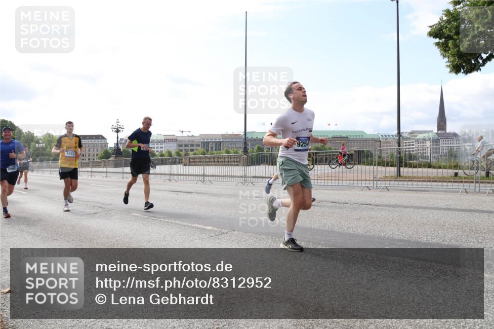 29.06.2025 - hella hamburg halbmarathon Lena Gebhardt http://msf.ph/oto/8312952 29.06.2025 10:12:24 Lombardsbrücke 1850, 9254, 10685, 1062, 1249, 1610, 1785, 1790, 1850, 2661, 2963, 2964, 3182, 3248, 3262, 3746, 4453, 4499, 4554, 5150, 5166, 5176, 5597, 5598, 6822, 6871, 6966, 7014, 7474, 8971, 9253, 9254, 9405, 9705, 10409, 10581, 10685, 11509, 11525, 11537, 11581, 12456, 13171, 13542, 13566, 13816, 14060, 14196, 14313, 14540, 14863, 14868, 15137, 15369, 16379, 16473, 16976, 18178, 18261, 18395, 18429, 18493, 18655 meine-sportfotos.de