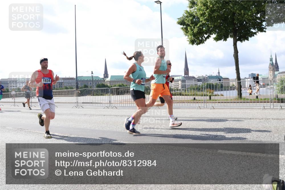 29.06.2025 - hella hamburg halbmarathon Lena Gebhardt http://msf.ph/oto/8312984 29.06.2025 09:59:53 Lombardsbrücke 1834, 501, 1006, 1125, 1264, 1334, 1366, 1595, 1642, 1834, 1914, 1955, 2099, 2159, 2348, 2364, 2391, 2432, 2447, 2582, 2584, 2630, 2676, 2677, 2910, 3181, 3279, 3668, 3836, 4013, 4231, 4426, 4632, 4772, 4796, 4837, 5015, 5134, 5277, 5341, 5465, 6174, 6201, 6202, 6414, 6415, 6462, 6581, 6587, 8330, 8520, 8542, 8652, 8846, 8929, 9142, 9488, 9903, 9907, 9984, 10020, 10031, 11039, 11568, 11844 meine-sportfotos.de