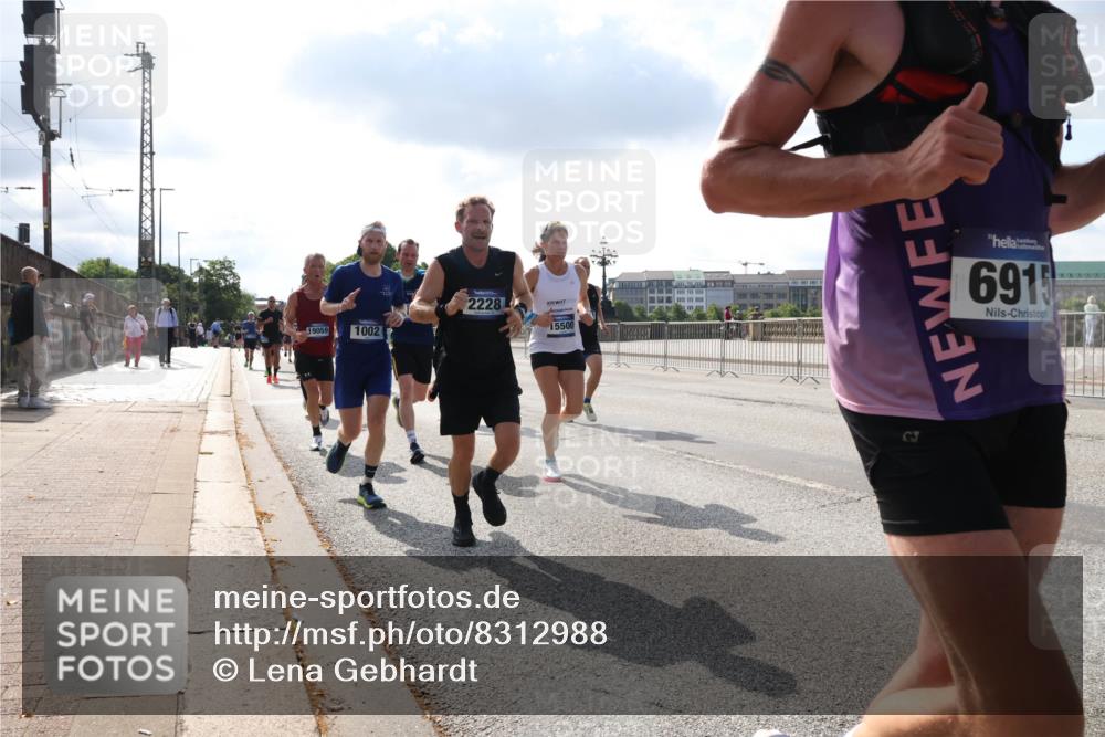29.06.2025 - hella hamburg halbmarathon Lena Gebhardt http://msf.ph/oto/8312988 29.06.2025 09:47:16 Lombardsbrücke 1002, 2228, 15500, 6915, 1002, 1053, 1396, 1407, 1411, 1577, 1910, 1959, 2121, 2228, 2563, 2774, 2836, 3005, 3783, 3790, 3935, 4246, 4740, 5193, 5660, 5961, 6032, 6305, 6473, 6915, 7080, 7466, 7622, 7831, 7867, 7972, 8323, 8366, 9171, 9376, 9508, 9519, 10477, 10771, 11055, 11370, 11806, 11898, 12137, 12204, 12704, 12899, 13029, 13148, 13199, 13493, 13494, 13729, 13771, 13972, 13991, 14069, 14385, 14459 meine-sportfotos.de