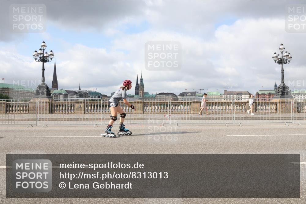29.06.2025 - hella hamburg halbmarathon Lena Gebhardt http://msf.ph/oto/8313013 29.06.2025 09:07:09 Lombardsbrücke 257 meine-sportfotos.de