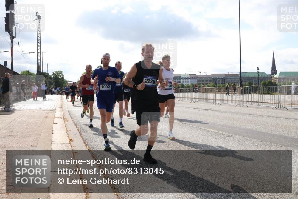 29.06.2025 - hella hamburg halbmarathon Lena Gebhardt http://msf.ph/oto/8313045 29.06.2025 09:47:17 Lombardsbrücke 9059, 1002, 8366, 16698, 2228, 15500, 1002, 1053, 1217, 1396, 1407, 1411, 1577, 1910, 1959, 2121, 2228, 2404, 2563, 2774, 2836, 2851, 3005, 3783, 3790, 3935, 4246, 4740, 5193, 5660, 5961, 6032, 6305, 6473, 6915, 7080, 7466, 7622, 7831, 7867, 7972, 8323, 8366, 8395, 9171, 9376, 9508, 9519, 10477, 10771, 11055, 11370, 11806, 11898, 12137, 12204, 12704, 13029, 13148, 13199, 13493, 13494, 13729, 13771, 13972, 13991, 14069, 14385, 14459, 18419 meine-sportfotos.de