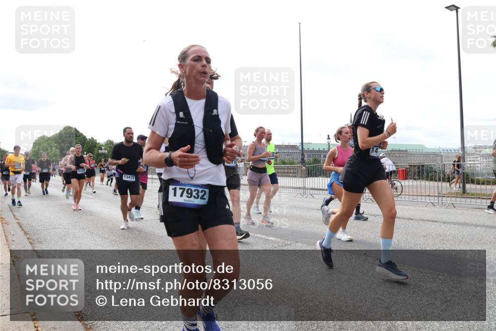 29.06.2025 - hella hamburg halbmarathon Lena Gebhardt http://msf.ph/oto/8313056 29.06.2025 10:22:09 Lombardsbrücke 13477, 17932, 1003, 1158, 1187, 1191, 1250, 1294, 1419, 1598, 1668, 1958, 1963, 2009, 2022, 2063, 2172, 2315, 2351, 2353, 2514, 2529, 2744, 3050, 3108, 3172, 3458, 3606, 3768, 3910, 3946, 3995, 4046, 4113, 4114, 4131, 4289, 4366, 4375, 4376, 4556, 4559, 4829, 4970, 5079, 5641, 5838, 6030, 6048, 6049, 6303, 6307, 6347, 6475, 6676, 6805, 6820, 6881, 6977, 7075, 7162, 7672, 7794, 8431, 8511, 8715, 8855, 8860, 8884, 8954, 8959, 9002, 9062 meine-sportfotos.de