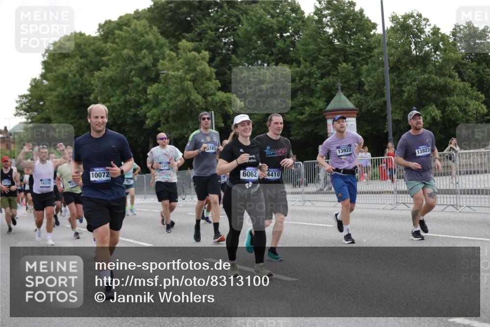 29.06.2025 - hella hamburg halbmarathon Jannik Wohlers http://msf.ph/oto/8313100 29.06.2025 10:38:39 Lombardsbrücke 1232, 1390, 1451, 1760, 2524, 2534, 2571, 2574, 2893, 2998, 3307, 3745, 4257, 4320, 4410, 4964, 6062, 6112, 6611, 7589, 7815, 8457, 8783, 9446, 9708, 9974, 9977, 10001, 10072, 10315, 10554, 10604, 10696, 11201, 12090, 12092, 12410, 12722, 12745, 13060, 13922, 14557, 14558, 14856, 16335, 16388, 16841, 16883, 17313 meine-sportfotos.de
