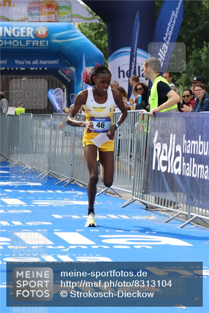 29.06.2025 - hella hamburg halbmarathon Strokosch-Dieckow http://msf.ph/oto/8313104 29.06.2025 10:11:06 Ziel 46 meine-sportfotos.de