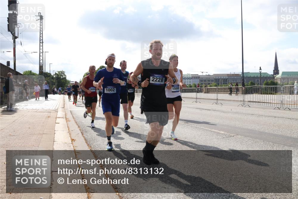29.06.2025 - hella hamburg halbmarathon Lena Gebhardt http://msf.ph/oto/8313132 29.06.2025 09:47:17 Lombardsbrücke 19059, 1002, 16698, 2228, 15500, 1002, 1053, 1217, 1396, 1407, 1411, 1577, 1910, 1959, 2121, 2228, 2404, 2563, 2774, 2836, 2851, 3005, 3783, 3790, 3935, 4246, 4740, 5193, 5660, 5961, 6032, 6305, 6473, 6915, 7080, 7466, 7622, 7831, 7867, 7972, 8323, 8366, 8395, 9171, 9376, 9508, 9519, 10477, 10771, 11055, 11370, 11806, 11898, 12137, 12204, 12704, 13029, 13148, 13199, 13493, 13494, 13729, 13771, 13972, 13991, 14069, 14385, 14459, 18419 meine-sportfotos.de