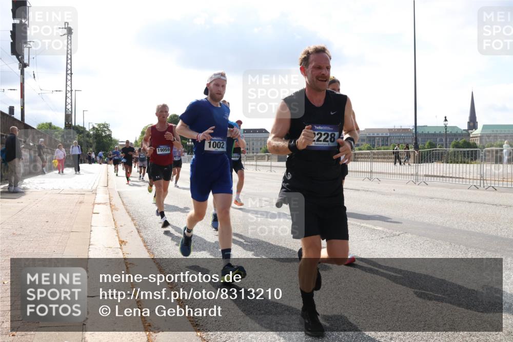 29.06.2025 - hella hamburg halbmarathon Lena Gebhardt http://msf.ph/oto/8313210 29.06.2025 09:47:17 Lombardsbrücke 19059, 2121, 1002, 2228, 888889, 1002, 1053, 1217, 1396, 1407, 1411, 1577, 1910, 1959, 2121, 2228, 2404, 2563, 2774, 2836, 2851, 3005, 3783, 3790, 3935, 4246, 4740, 5193, 5660, 5961, 6032, 6305, 6473, 6915, 7080, 7466, 7622, 7831, 7867, 7972, 8323, 8366, 8395, 9171, 9376, 9508, 9519, 10477, 10771, 11055, 11370, 11806, 11898, 12137, 12204, 12704, 13029, 13148, 13199, 13493, 13494, 13729, 13771, 13972, 13991, 14069, 14385, 14459, 18419 meine-sportfotos.de