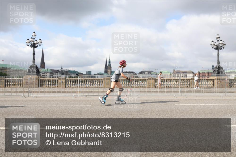 29.06.2025 - hella hamburg halbmarathon Lena Gebhardt http://msf.ph/oto/8313215 29.06.2025 09:07:09 Lombardsbrücke  meine-sportfotos.de