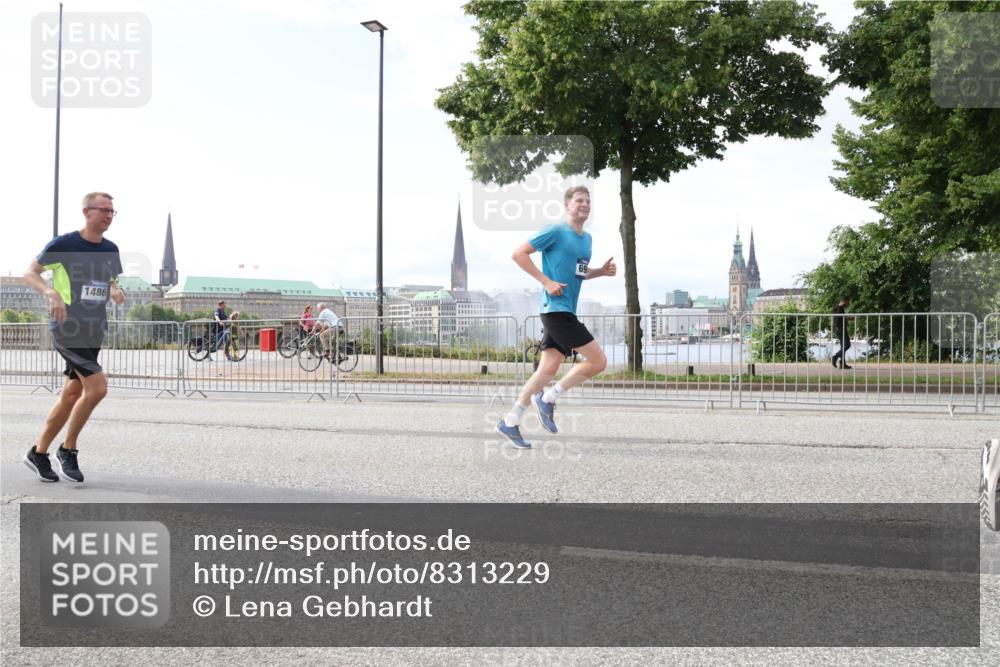 29.06.2025 - hella hamburg halbmarathon Lena Gebhardt http://msf.ph/oto/8313229 29.06.2025 10:12:25 Lombardsbrücke 1486, 69, 1062, 1249, 1610, 1785, 1790, 1850, 2661, 2963, 2964, 3182, 3248, 3262, 3746, 4453, 4499, 4554, 5150, 5166, 5176, 5597, 5598, 6822, 6871, 6966, 7014, 7474, 8971, 9253, 9254, 9405, 9705, 10409, 10581, 10685, 11509, 11525, 11537, 11581, 12456, 13171, 13542, 13566, 13816, 14060, 14196, 14313, 14540, 14863, 14868, 14869, 15137, 15369, 16379, 16473, 16826, 16911, 16976, 18178, 18395, 18429, 18493, 18655 meine-sportfotos.de