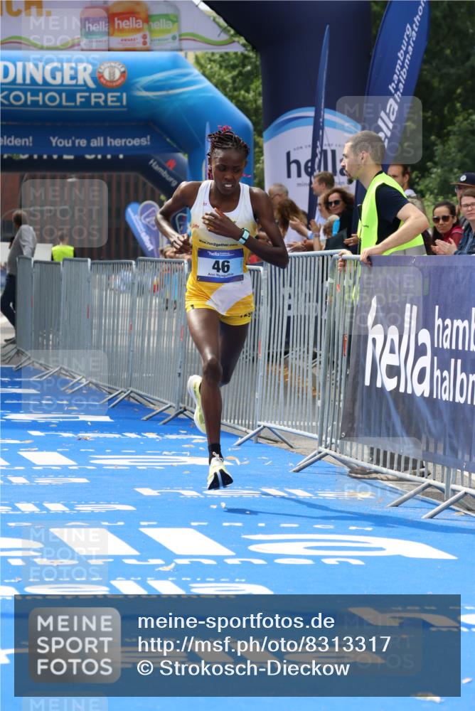 29.06.2025 - hella hamburg halbmarathon Strokosch-Dieckow http://msf.ph/oto/8313317 29.06.2025 10:11:06 Ziel 46 meine-sportfotos.de